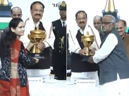 Lokmat Parliamentary Awards 2019: Saugata Roy and Bharti Pravin Pawar awarded in two different categories | Lokmat Parliamentary Awards 2019: सौगत राय को बेस्ट पार्लियामेंटेरियन ऑफ द ईयर (लोकसभा) का अवॉर्ड, भारती पवार भी हुईं पुरस्कृत
