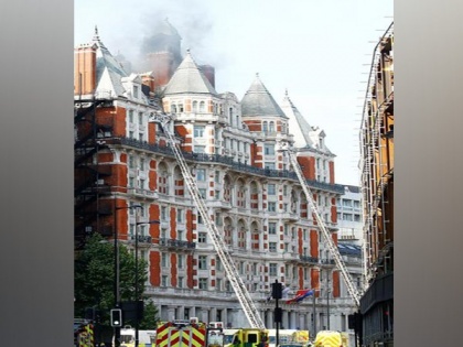 United Kingdom massive fire broke in five-star Mandarin Oriental Hotel Knightsbridge | लंदन: होटल में लगी भीषण आग, दमकल की 120 गाड़ियों ने किया घंटों मशक्कत 