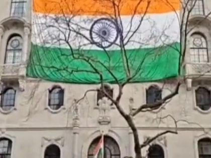 India High Commission building in London adorn new huge tricolor flag, epic reply to Khalistani supporters | वीडियो: लंदन में खालिस्तान समर्थकों की करतूत का भारतीय उच्चायोग ने दिया करारा जवाब, इमारत पर लगा दिया और विशाल तिरंगा