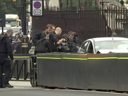 on London attack usa president donald trump said These animals are crazy | ब्रिटिश संसद के बाहर 'आतंकी' हमले पर भड़के अमेरिकी राष्ट्रपति ट्रंप, कहा- ये पागल जानवर हैं, कड़ाई से निपटना चाहिए
