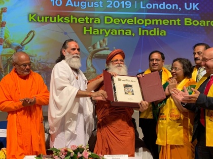 International Bhagavad Gita Jayanti Festival: Britain take nectar of life education of Shri Krishna | लंदन में मनाया गया अंतर्राष्‍ट्रीय गीता जयंती महोत्‍सव, सबसे पुरानी संसद में हुई पवित्र ग्रंथ की स्थापना