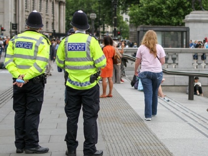 In Birmingham, the police described the incidents of stabbing as a major incident. | बर्मिंघम में चाकूबाजी की वारदातों को पुलिस ने बताया बड़ी घटना