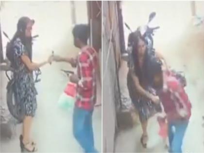 CCTV footage: How a miscreant robbed a woman at gunpoint in broad daylight in Old Rajendra Nagar, Delhi | CCTV Footage: दिल्ली के ओल्ड राजेंद्र नगर में बदमाश ने बंदूक की नोक पर कैसे दिनदिहाड़े एक महिला को लूटा