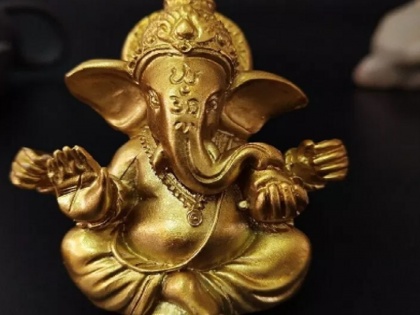 Ganesh Chaturthi 2019 smallest ganesha idol in Madhya Pradesh magnifying glass is used to see it | Ganesh Chaturthi 2019: यहां रखी है गणेश की सबसे छोटी मूर्ति, देखने के लिए मेग्निफाइन ग्लास का होता है इस्तेमाल