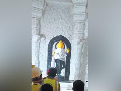 ram mandir ayodhya pran pratishtha The first picture of Ramlala installed in the sanctum sanctorum surfaced the statue is 51 inches tall | Ayodhya Ram Mandir: गर्भगृह में स्थापित रामलला की पहली तस्वीर आई सामने, 51 इंच की है प्रतिमा