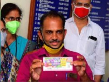 Crorepati Overnight Unsold Lottery Ticket Worth Rs 12 Crore Cashes In For Kerala Lottery Vendor | लॉटरी बेचकर भरता था परिवार का पेट, नहीं बिकने से हो गया था परेशान, खुद ही स्क्रैच किया और रातोंरात करोड़पति बन गया यह शख्स
