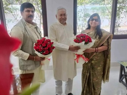 Bihar LS polls 2024 Former MP Lovely Anand wife of strongman leader Anand Mohan joins JDU may contest elections from Shivhar | Bihar LS polls 2024: पूर्व सांसद और बाहुबली नेता आनंद मोहन की पत्नी लवली आनंद जदयू में शामिल, इस सीट से लड़ेंगी चुनाव