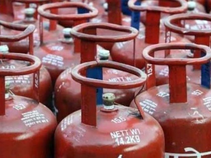 price hike of subsidised and non subsidised lpg cylinder | मंहगाई की मार: पेट्रोल-डीजल के बाद गैस सिलेंडर के दाम बढ़े