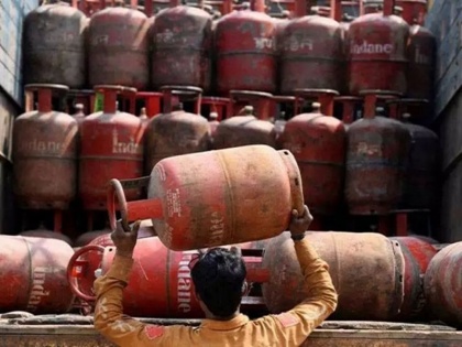 LPG Gas Cylinder A gas cylinder of Rs 769 is available for just Rs 69 know how to avail the offer | LPG Gas Cylinder: महज 69 रुपये में बुक करें 769 वाला गैस सिलेंडर, जल्द उठाएं ऑफर का लाभ
