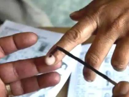 UP elections 2022 Elderly dies after casting vote in Mathura stir at polling booth | यूपी चुनावः मथुरा में वोट डालने के बाद बुजुर्ग की मौत, पोलिंग बूथ पर मचा हड़कंप