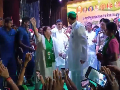 Lok Sabha Elections 2024 Tej Pratap Yadav brutally manhandles a party worker nomination of Misa Bharti | Lok Sabha Elections 2024: तेज प्रताप यादव ने मंच पर अपनी ही पार्टी के नेता को धक्का मार कर नीचे गिराया, मौजूद थीं मीसा भारती और राबड़ी देवी