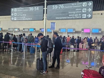 Day flights closed for five months at Lucknow airport, decision taken to repair runway | लखनऊ एयरपोर्ट पर पांच महीने तक दिन की फ्लाइट बंद, रनवे की मरम्मत को लेकर किया गया फैसला
