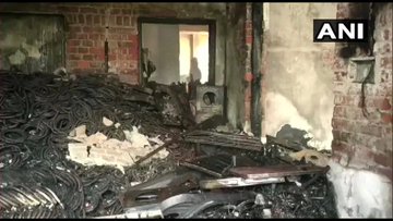 Lucknow: Fire at home with short circuit, 5 people killed in same family | लखनऊ: शॉर्ट सर्किट से घर में लगी आग, एक ही परिवार के 5 लोगों की मौत