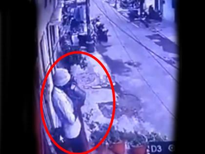 Lucknow video Man was selling milk by spitting his act was captured on CCTV arrested | VIDEO: थूककर दूध बेच रहा था शख्स, CCTV में दिया कारनामा; गिरफ्तार Lucknow video Man was selling milk by spitting his act was captured on CCTV arrested | VIDEO: थूककर दूध बेच रहा था शख्स, CCTV में दिया कारनामा; गिरफ्तार