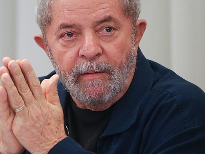 Former Brazilian President Luiz Inêsio Lula da Silva has faced allegations of corruption, surrender to police | ब्राजील के पूर्व राष्ट्रपति लुईज इनेसियो लूला डी सिल्वा ने पुलिस के समक्ष किया समर्पण, भ्रष्टाचार का लगा है आरोप