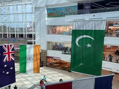 BJP leader booked over Lulu Mall-Pakistan flag row; manager gets job back | कर्नाटक: लुलु मॉल-पाकिस्तान झंडा विवाद पर भाजपा नेता पर मामला दर्ज, मैनेजर की नौकरी हुई बहाल