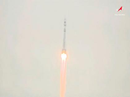 ISRO congratulated Russia-luna-25-mission-launches-to-moon after 47 years Russia started Mission Moon | सिर्फ चंद्रयान-3 ही नहीं बल्कि रूसी यान लूना 25 भी पहुंचा चांद पर, 47 साल बाद रूस ने शुरू किया मिशन मून