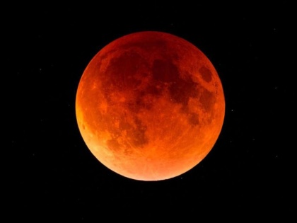 Lunar Eclipse, Guru Purnima 2019 on same day know all about sutak kal and Guru Pooja time | गुरु पूर्णिमा के दिन ही इस बार खण्डग्रास चंद्र ग्रहण भी, जानिए कब कर सकते हैं आप गुरु पूजा