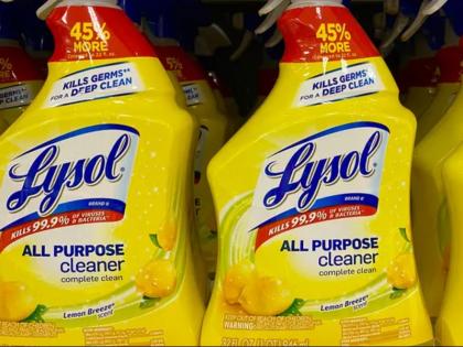 Americans started drinking Dettol and Lysol for save coronavirus, this happened after Donald Trump's statement, know the whole controversy | कोरोना से बचने के लिए डेटॉल और लाइजॉल पीने लगे अमेरिकी, डोनाल्ड ट्रंप के बयान के बाद हुआ ऐसा, जानें पूरा विवाद