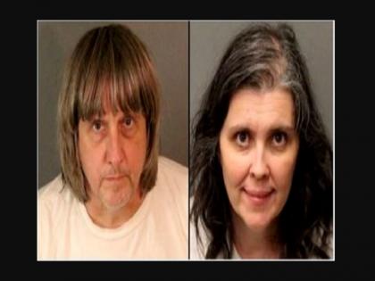 13 siblings found chained in California home mother and father accused | अमेरिका: 13 बच्चों को बेड़ियों में बांधकर भूखा रखने के आरोपी माँ-बाप ने खुद को बताया बेकसूर 13 siblings found chained in California home mother and father accused | अमेरिका: 13 बच्चों को बेड़ियों में बांधकर भूखा रखने के आरोपी माँ-बाप ने खुद को बताया बेकसूर