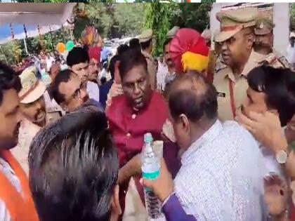 Madhya Pradesh: Health Minister Prabhuram Chaudhary unwell, falls on Independence Day salute stage, admitted to hospital | मध्य प्रदेश: स्वास्थ्य मंत्री प्रभुराम चौधरी हुए अस्वस्थ्य, स्वतंत्रता दिवस के सलामी मंच पर गिरे, अस्पताल में कराया गया भर्ती