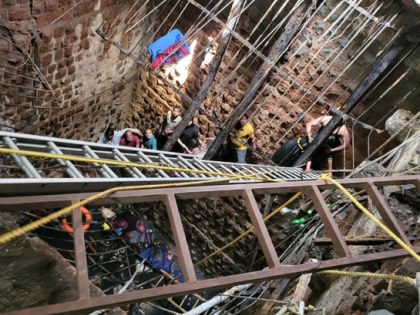 indore 7 people dead 18 people rescued stepwell collapsed temple Madhya Pradesh | इंदौरः रामनवमी हवन के दौरान पुरातन बावड़ी की छत धंसने से 25 लोग गिरे, 11 की मौत, हादसे के बाद भगदड़ मची
