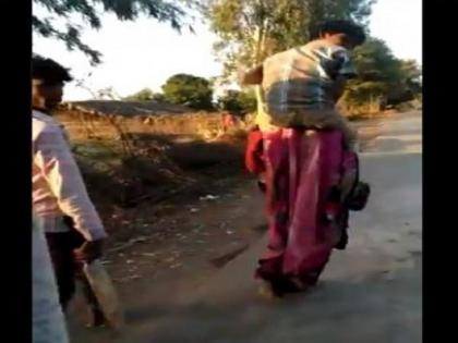 Madhya Pradesh Guna woman forced to walk 3km With in law on shoulders | मध्य प्रदेश के गुना में शर्मनाक घटना, महिला के कंधे पर जेठ को बैठाकर तीन किमी पैदल चलाया, जानें पूरा मामला Madhya Pradesh Guna woman forced to walk 3km With in law on shoulders | मध्य प्रदेश के गुना में शर्मनाक घटना, महिला के कंधे पर जेठ को बैठाकर तीन किमी पैदल चलाया, जानें पूरा मामला