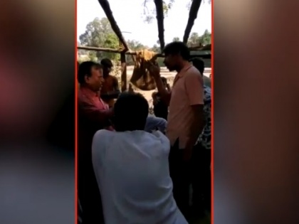 Madhya Pradesh assembly elections: People throw out BJP leader out of village, video goes viral | मध्य प्रदेश चुनाव: प्रचार करने पहुंचे BJP प्रत्याशी को ग्रामीणों ने धक्के मारकार निकला गांव से बाहर, वीडियो हुआ वायरल