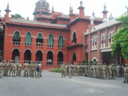 Give cbi autonomy like cag ec madras highcourt to centre | "पिंजरे में बंद तोता रिहा होना चाहिए", मद्रास उच्च न्यायालय ने सीबीआई को स्वतंत्र बनाने का दिया निर्देश Give cbi autonomy like cag ec madras highcourt to centre | "पिंजरे में बंद तोता रिहा होना चाहिए", मद्रास उच्च न्यायालय ने सीबीआई को स्वतंत्र बनाने का दिया निर्देश