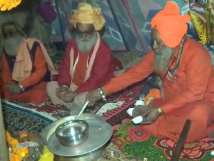 Prayagraj UP Rabri Wale Baba prepares and distributes Rabri at Mahakumbh 2025 | Maha Kumbh 2025: प्रयागराज में 'रबड़ी बाबा' घोली मिठास, महाकुंभ मेले में आए भक्तों के लिए अपने हाथ से बना रहे रबड़ी Prayagraj UP Rabri Wale Baba prepares and distributes Rabri at Mahakumbh 2025 | Maha Kumbh 2025: प्रयागराज में 'रबड़ी बाबा' घोली मिठास, महाकुंभ मेले में आए भक्तों के लिए अपने हाथ से बना रहे रबड़ी