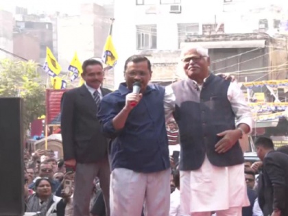 Former MP and Congress leader Mahabal Mishra joins AAP ahead of the MCD polls | दिल्ली: पूर्व कांग्रेस सांसद महाबल मिश्रा एमसीडी चुनाव से पहले आम आदमी पार्टी में हुए शामिल