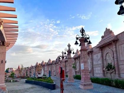 Mahakal lok Corridor there are 108 pillars in the Mahakal path which depicts Ananda Tandava form of Lord Shiva see photos | महाकाल कॉरिडोर: महाकाल पथ में 108 स्तंभ हैं जो भगवान शिव के आनंद तांडव स्वरूप को दर्शाते हैं, भित्ति चित्रों से उकेरी गई हैं शिव पुराण की कहानियां