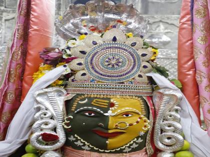 Shiva Navaratri Festival: Mahakala wearing Sheshnag in the form of Ardhanarisvara, appeared to devotees | शिव नवरात्रि महोत्सव: महाकाल ने अर्द्धनारीश्वर स्वरूप में शेषनाग धारण कर भक्तों को दिए दर्शन Shiva Navaratri Festival: Mahakala wearing Sheshnag in the form of Ardhanarisvara, appeared to devotees | शिव नवरात्रि महोत्सव: महाकाल ने अर्द्धनारीश्वर स्वरूप में शेषनाग धारण कर भक्तों को दिए दर्शन