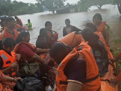 Maharashtra: Malaxmi Express rescue Operation Live news updates in Hindi | बाढ़ में फंसी महालक्ष्मी एक्सप्रेस से सभी 700 यात्री सुरक्षित निकाले गए, शाह ने कहा- हम रख रहे थे नजर Maharashtra: Malaxmi Express rescue Operation Live news updates in Hindi | बाढ़ में फंसी महालक्ष्मी एक्सप्रेस से सभी 700 यात्री सुरक्षित निकाले गए, शाह ने कहा- हम रख रहे थे नजर