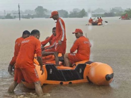heavy rainfall in maharashtra kolhapur rescue operation by NDRF Team | महाराष्ट्र: कोल्हापुर, सांगली में बाढ़, सेना ने 50 हजार से अधिक लोगों को निकाला बाहर, रेस्क्यू ऑपरेशन जारी