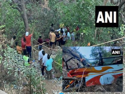 Maharashtra 7 people died more than 25 injured after a bus fell into a ditch in Raigad's Khopoli area | महाराष्ट्र के रायगढ़ में एक बस के खाई में गिरने से 12 लोगों की मौत, 27 घायल; कइयों की हालत गंभीर