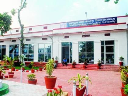 Mahatma Gandhi Central University indefinitely Close after comment atal bihari vajpayee | बिहार: प्रोफेसर से मारपीट के बाद महात्मा गांधी केंद्रीय यूनिवर्सिटी अनिश्चितकाल तक बंद