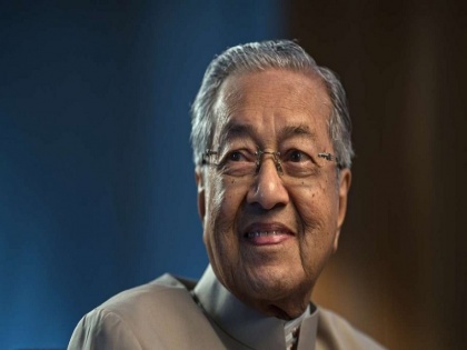 Malaysia: 97-year-old Mahathir Mohamed Koude in the election of Prime Minister, the name is already recorded in the Guinness World Records | मलेशिया: 97 साल के महातिर मोहम्मद कूदे प्रधानमंत्री के चुनाव में, गिनीज वर्ल्ड रिकॉर्ड में पहले से दर्ज है नाम