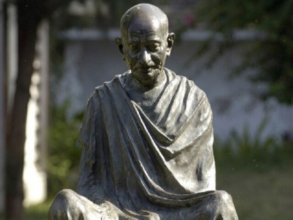 Second Mahatma Gandhi statue vandalised in Canada this month | कनाडा में लगातार दूसरी बार क्षतिग्रस्त हुई महात्मा गांधी की प्रतिमा, वाणिज्य दूतावास ने कही ये बात