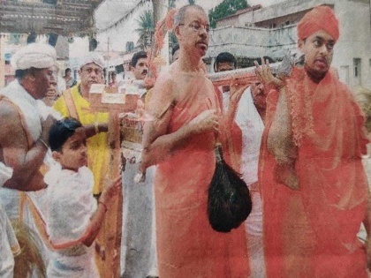 Karnataka: Lord Mahavir Jayanti celebrated in Shravanabelagola, Charukirthi Bhattarak Swamiji Maharaj participated in the celebrations | कर्नाटक: श्रवणबेलगोला में मनाई गई भगवान महावीर जयंती, समारोह में शामिल हुए चारुकिर्थी भट्टारक स्वामीजी महाराज