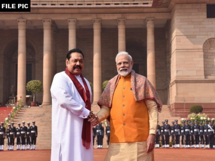 Sri Lankan Prime Minister Rajapaksa praised PM Modi for helping hand in cooperation and friendship | श्रीलंका के प्रधानमंत्री राजपक्षे ने सहयोग व मित्रता का हाथ बढ़ने के लिए पीएम मोदी की तारीफ की