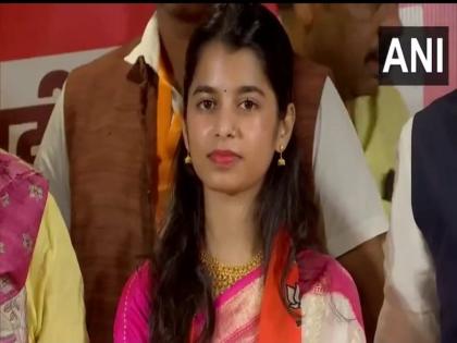 Bihar Elections 2025: Folk singer Maithili Thakur and RJD MLA Bharat Bind join BJP, may contest elections | Bihar Elections 2025: लोक गायिका मैथिली ठाकुर और राजद विधायक भरत बिंद ने थामा भाजपा का दामन, लड़ सकते हैं चुनाव