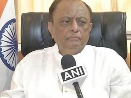 Majeed Memon, NCP leader attack on PM Modi, said he talk like illiterate person | एनसीपी नेता मजीद मेमन ने पीएम मोदी पर साधा निशाना, कहा - अनपढ़ों की तरह बात करते हैं प्रधानमंत्री