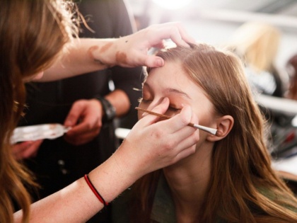 Makeup hacks to make your eyes look bigger | Beauty Tips: आंखों को बड़ा दिखाने में काम आएंगे ये 5 मेकअप हैक्स, आप भी कर सकती हैं ट्राई