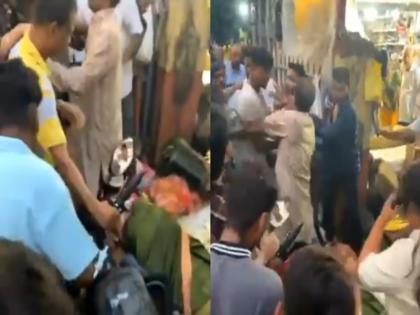 MNS Worker Brutally Beaten To Death In Front Of Parents & Wife In Malad; Horrific Video Surfaces | VIDEO: मलाड में माता-पिता और पत्नी के सामने मनसे कार्यकर्ता की बेरहमी से पीट-पीटकर हत्या, भयावह वीडियो सामने आया MNS Worker Brutally Beaten To Death In Front Of Parents & Wife In Malad; Horrific Video Surfaces | VIDEO: मलाड में माता-पिता और पत्नी के सामने मनसे कार्यकर्ता की बेरहमी से पीट-पीटकर हत्या, भयावह वीडियो सामने आया