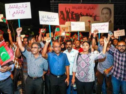 british journalists arrested in maldives for violating immigration rules | मालदीव : कवरेज कर रहे दो भारतीय पत्रकार गिरफ्तार, AFP में करते थे काम