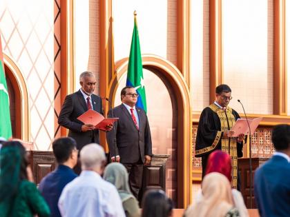 Maldives Asks India To Withdraw Military Presence | शपथ ग्रहण के एक दिन बाद भारत से बोले मालदीव के नए राष्ट्रपति, कहा- हमारे देश से अपने सैनिकों को वापस बुलाएं Maldives Asks India To Withdraw Military Presence | शपथ ग्रहण के एक दिन बाद भारत से बोले मालदीव के नए राष्ट्रपति, कहा- हमारे देश से अपने सैनिकों को वापस बुलाएं