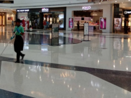 Woman jumps off Indore mall's third floor after losing husband days after marriage | पति की मौत के डिप्रेशन में युवती मॉल के तीसरी मंजिल से कूदी, 15 दिन पहले हुई थी शादी