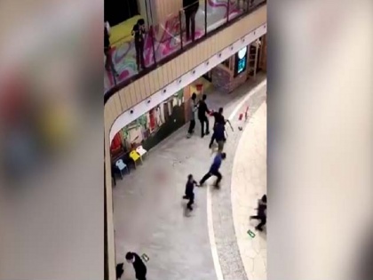 China capital Beijing shopping Mall 1 Woman Killed, 12 Injured In Knife Attack | जब अचानक शॉपिंग मॉल में चाकू से हमला करने लगा शख्स, महिला की मौत, 12 घायल