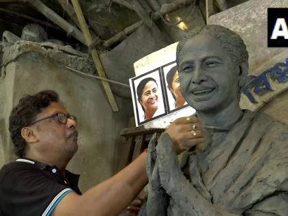 West Bengal Durga Maa pandal CM Mamata Banerjee along Controversy over statue BJP attacked | पश्चिम बंगालः पंडाल में दुर्गा मां के साथ ही सीएम ममता बनर्जी की प्रतिमा लगाने पर विवाद, अमित मालवीय ने बोला हमला